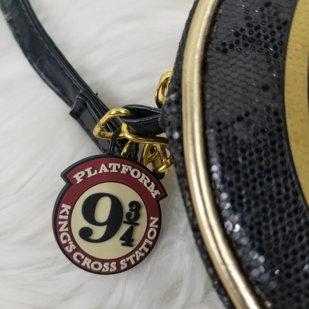 Harry Potter round crossbody purse 9 1/2 - Picture 6 of 8